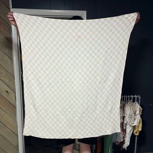 Itzy Ritzy Beige and White Checkered Blanket